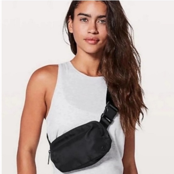 NWT Lululemon Everywhere Belt Bag - Picture 2 of 11